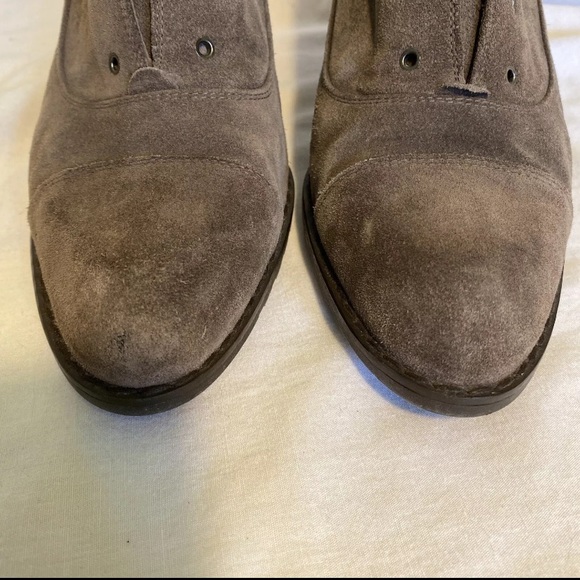 Stuart Weitzman light brown suede leather closed toed shootie heels size 9.5 - Picture 3 of 6